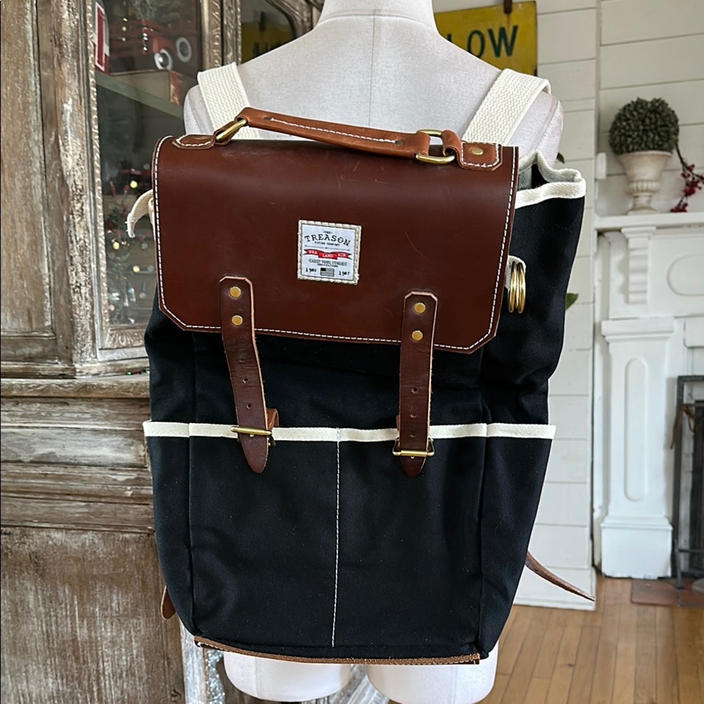 TREASON Toting Company SEA LAND AIR Biddle Unisex Backpack BLACK